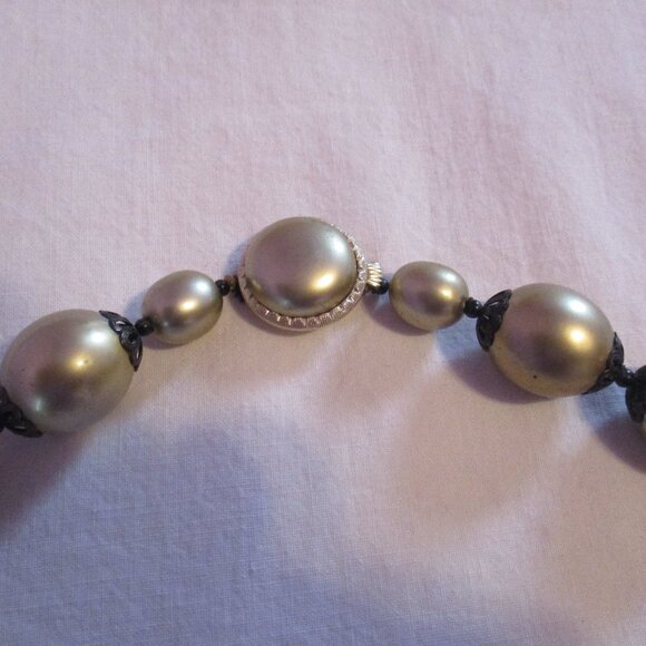 HONG KONG Womens Sage Green Faux Pearl Necklace Choker Signed 20" - Picture 3 of 5